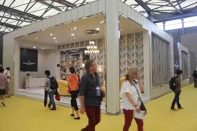 展覽展示搭建工廠,現(xiàn)場展會布置中如何保證展位搭建質(zhì)量？